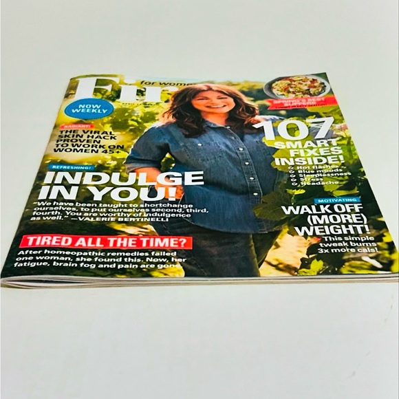 ⭐️5 For 25⭐️ For Women First Magazine - April 22, 2024 - Valerie Bertinelli - Picture 2 of 4